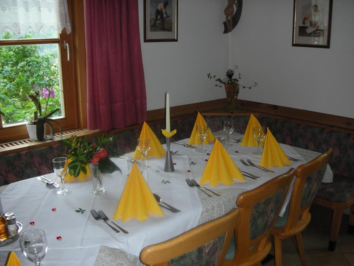 Gasthaus St. Valentin Chiusa Luaran gambar